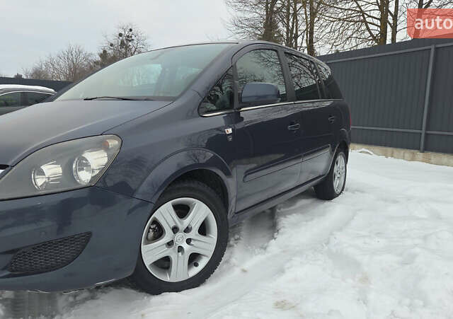 Синий Опель Зафира, объемом двигателя 1.7 л и пробегом 250 тыс. км за 5700 $, фото 1 на Automoto.ua