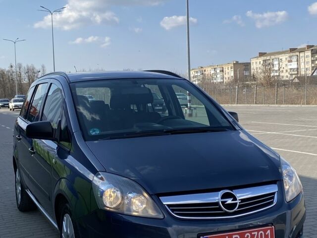 Синий Опель Зафира, объемом двигателя 1.8 л и пробегом 217 тыс. км за 6400 $, фото 1 на Automoto.ua