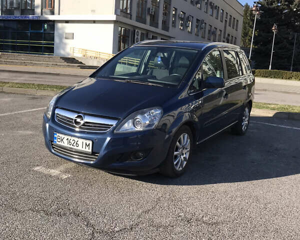 Синий Опель Зафира, объемом двигателя 1.7 л и пробегом 176 тыс. км за 7777 $, фото 1 на Automoto.ua
