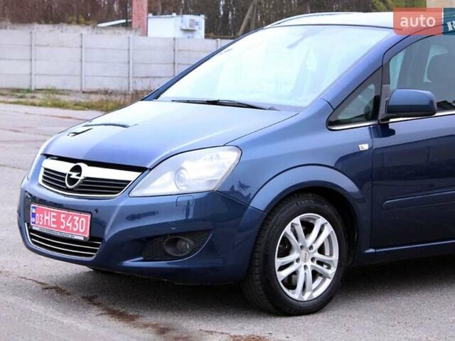 Синий Опель Зафира, объемом двигателя 1.69 л и пробегом 199 тыс. км за 8500 $, фото 1 на Automoto.ua