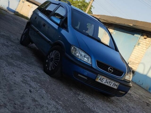 Синий Опель Зафира, объемом двигателя 1.8 л и пробегом 380 тыс. км за 3500 $, фото 1 на Automoto.ua