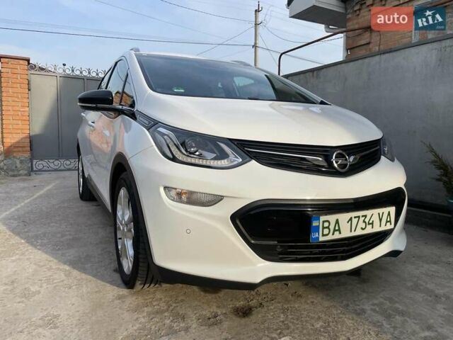 Белый Опель Ampera-e, объемом двигателя 0 л и пробегом 135 тыс. км за 13950 $, фото 1 на Automoto.ua