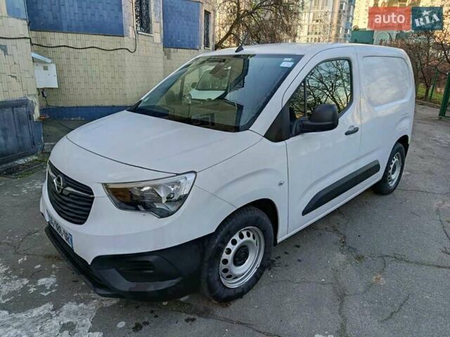 Белый Опель Combo-e, объемом двигателя 0 л и пробегом 56 тыс. км за 18900 $, фото 1 на Automoto.ua