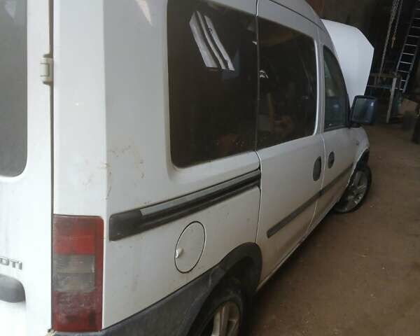 Белый Опель Combo-e, объемом двигателя 1.3 л и пробегом 250 тыс. км за 1500 $, фото 1 на Automoto.ua