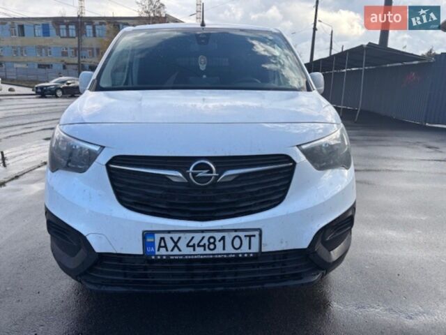 Белый Опель Combo Cargo, объемом двигателя 1.5 л и пробегом 180 тыс. км за 9800 $, фото 1 на Automoto.ua