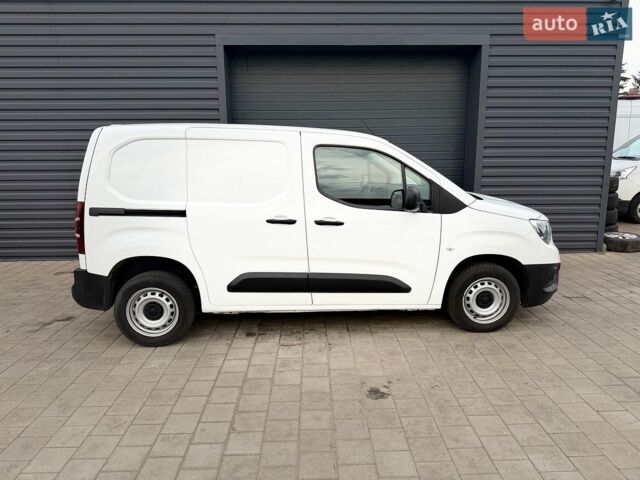 Белый Опель Combo Cargo, объемом двигателя 0 л и пробегом 156 тыс. км за 11200 $, фото 1 на Automoto.ua