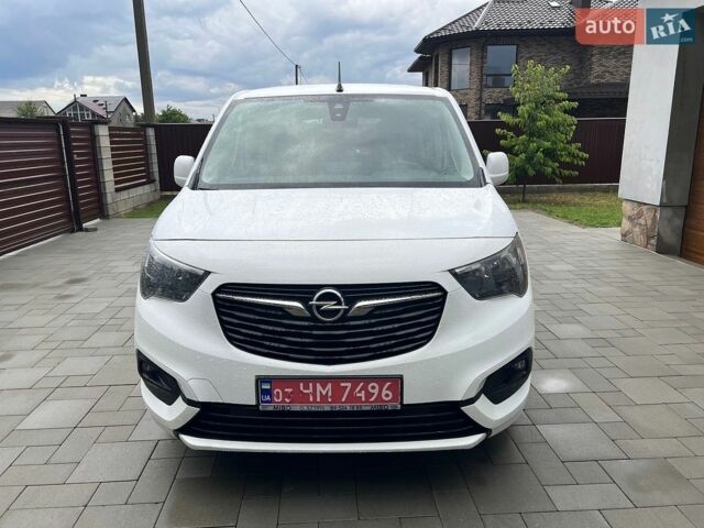 Белый Опель Combo Life, объемом двигателя 1.5 л и пробегом 208 тыс. км за 12400 $, фото 1 на Automoto.ua