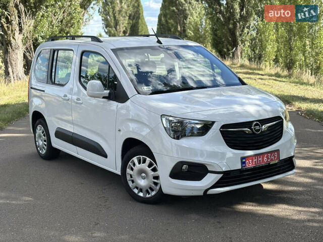Белый Опель Combo Life, объемом двигателя 1.5 л и пробегом 174 тыс. км за 13900 $, фото 1 на Automoto.ua