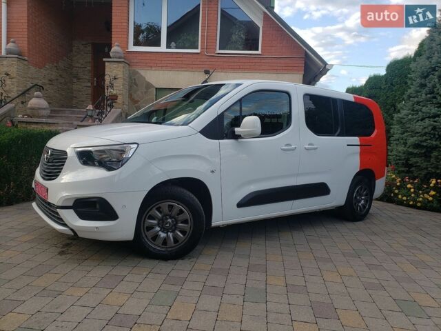 Белый Опель Combo Life, объемом двигателя 1.5 л и пробегом 206 тыс. км за 14100 $, фото 1 на Automoto.ua