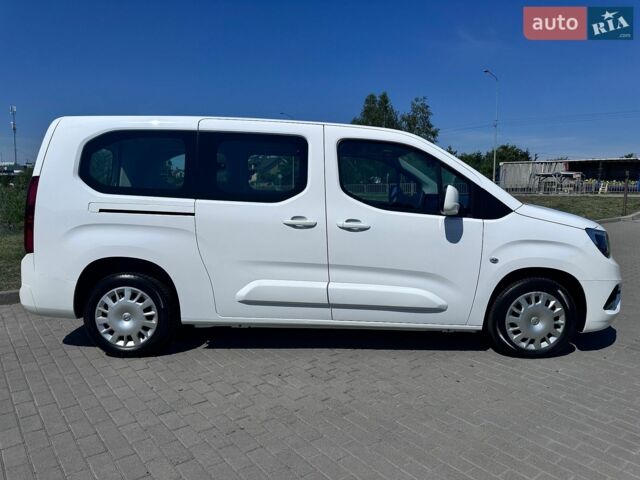 Белый Опель Combo Life, объемом двигателя 1.5 л и пробегом 190 тыс. км за 13999 $, фото 1 на Automoto.ua