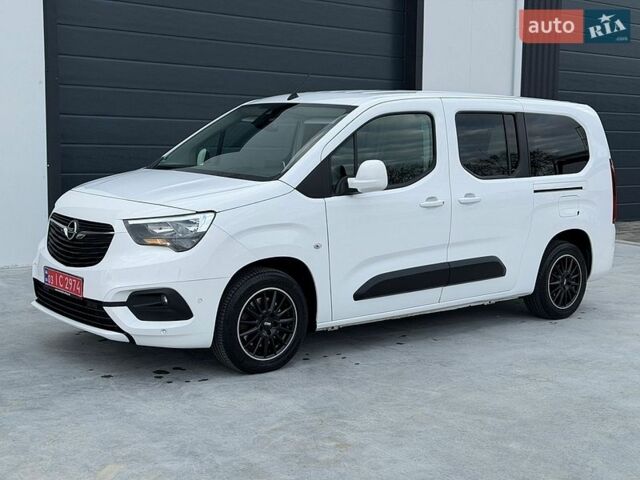 Белый Опель Combo Life, объемом двигателя 1.5 л и пробегом 192 тыс. км за 14900 $, фото 1 на Automoto.ua