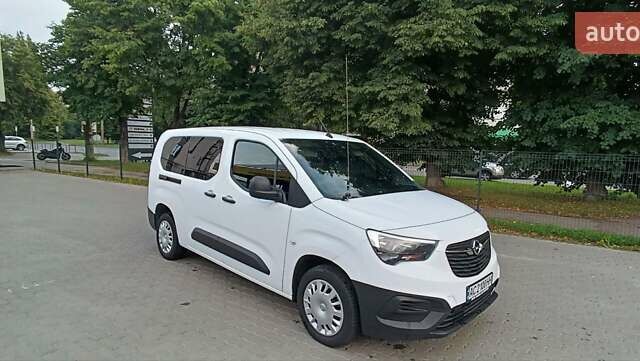 Белый Опель Combo Life, объемом двигателя 1.5 л и пробегом 75 тыс. км за 17800 $, фото 1 на Automoto.ua
