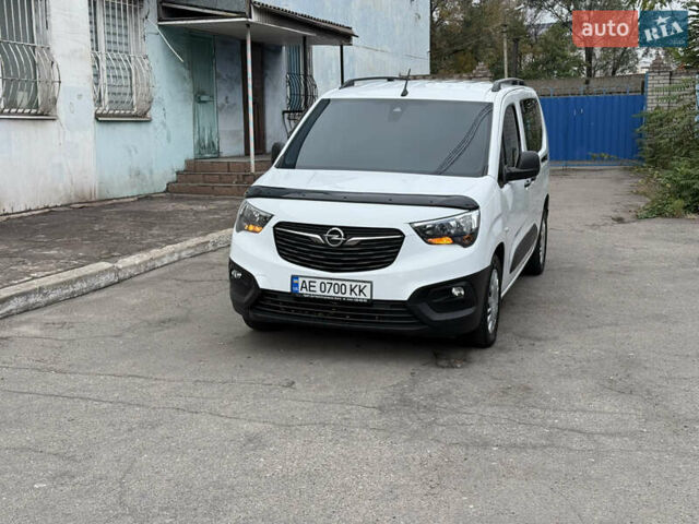 Белый Опель Combo Life, объемом двигателя 1.5 л и пробегом 111 тыс. км за 17900 $, фото 1 на Automoto.ua