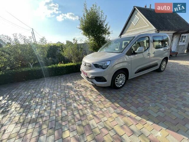 Серый Опель Combo Life, объемом двигателя 1.5 л и пробегом 184 тыс. км за 12700 $, фото 1 на Automoto.ua