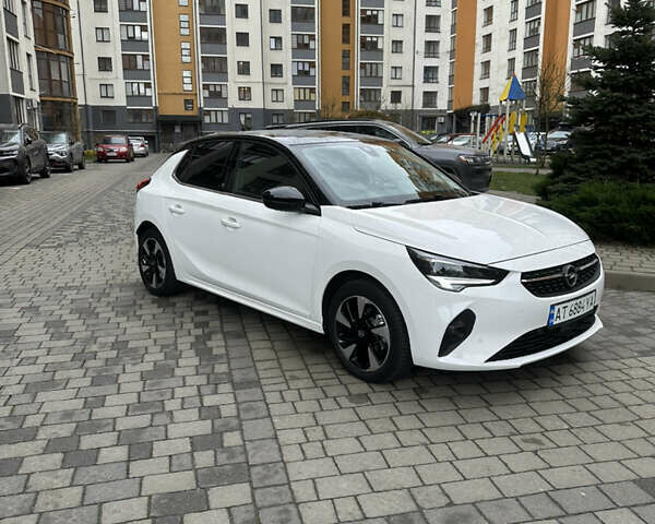 Белый Опель Corsa-e, объемом двигателя 0 л и пробегом 53 тыс. км за 16200 $, фото 1 на Automoto.ua
