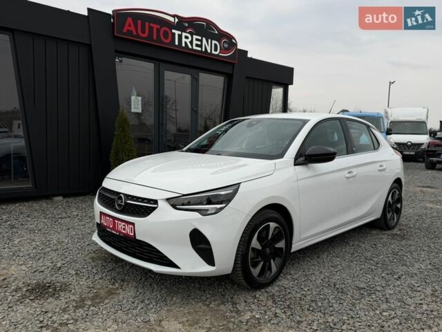 Белый Опель Corsa-e, объемом двигателя 0 л и пробегом 38 тыс. км за 14700 $, фото 1 на Automoto.ua