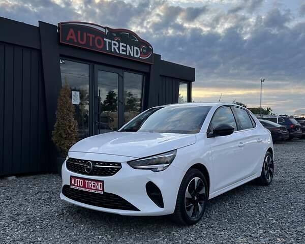 Белый Опель Corsa-e, объемом двигателя 0 л и пробегом 37 тыс. км за 14200 $, фото 1 на Automoto.ua