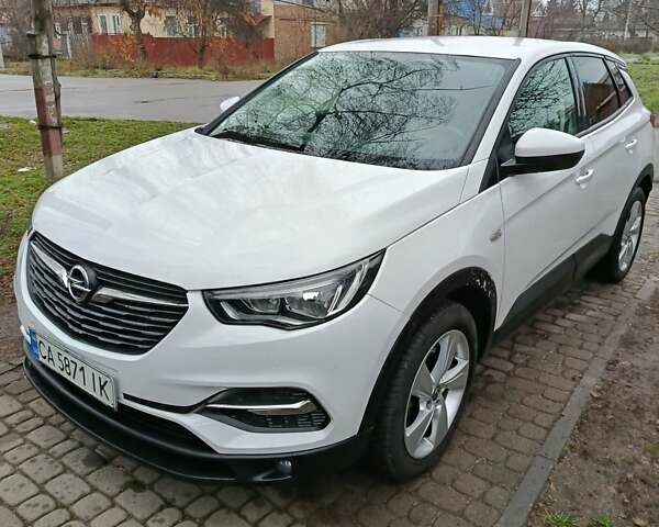 Белый Опель Grandland X, объемом двигателя 2 л и пробегом 128 тыс. км за 18000 $, фото 1 на Automoto.ua