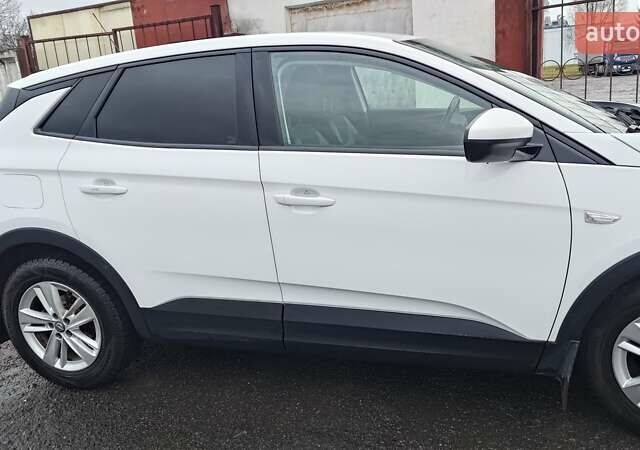 Білий Опель Grandland X, об'ємом двигуна 1.5 л та пробігом 54 тис. км за 18404 $, фото 1 на Automoto.ua