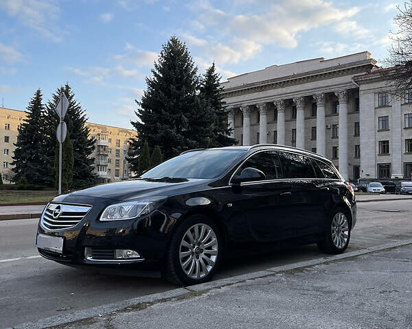 Черный Опель Insignia Sports Tourer, объемом двигателя 2 л и пробегом 209 тыс. км за 9799 $, фото 1 на Automoto.ua