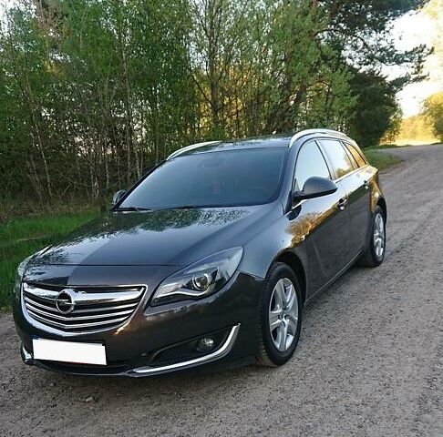 Серый Опель Insignia Sports Tourer, объемом двигателя 2 л и пробегом 165 тыс. км за 10200 $, фото 1 на Automoto.ua