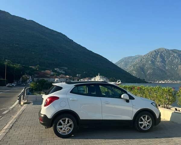 Белый Опель Mokka, объемом двигателя 1.4 л и пробегом 101 тыс. км за 15000 $, фото 1 на Automoto.ua