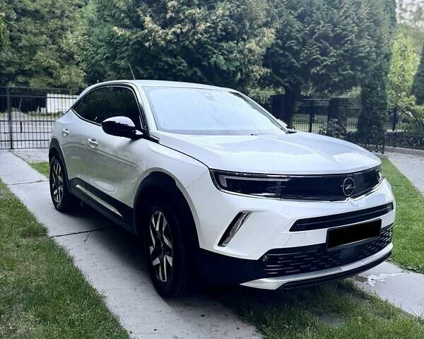 Белый Опель Mokka, объемом двигателя 0 л и пробегом 64 тыс. км за 17200 $, фото 1 на Automoto.ua