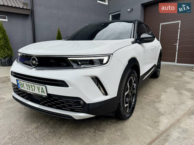 Белый Опель Mokka-e, объемом двигателя 0 л и пробегом 73 тыс. км за 17000 $, фото 1 на Automoto.ua