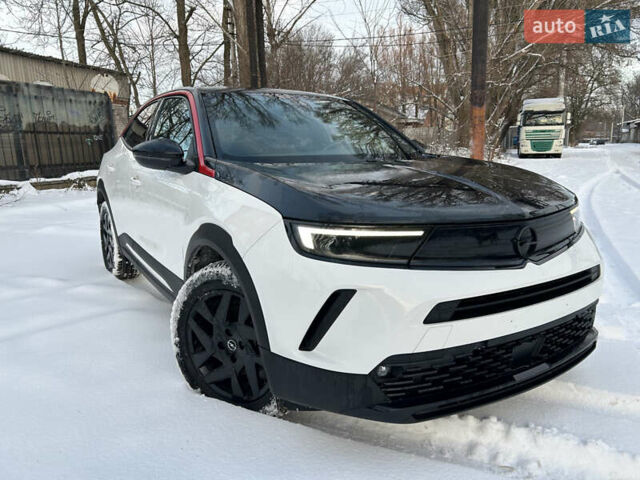 Белый Опель Mokka-e, объемом двигателя 0 л и пробегом 85 тыс. км за 16900 $, фото 1 на Automoto.ua