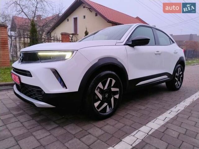 Белый Опель Mokka-e, объемом двигателя 0 л и пробегом 43 тыс. км за 15955 $, фото 1 на Automoto.ua