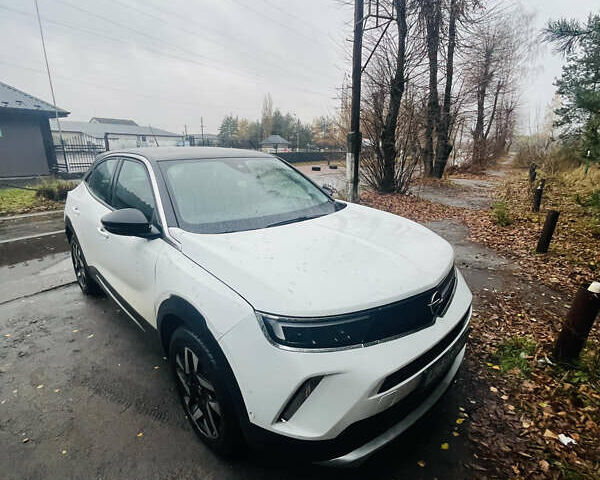 Белый Опель Mokka-e, объемом двигателя 0 л и пробегом 12 тыс. км за 19000 $, фото 1 на Automoto.ua