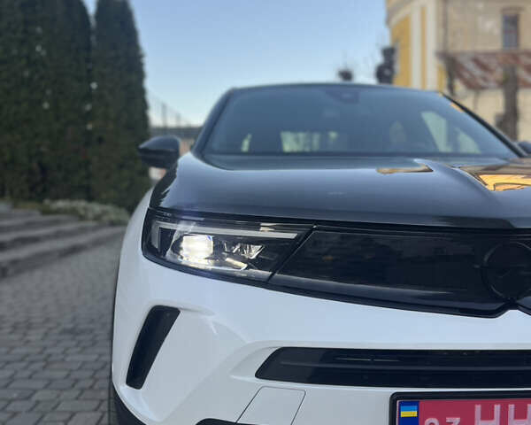 Белый Опель Mokka-e, объемом двигателя 0 л и пробегом 50 тыс. км за 16900 $, фото 1 на Automoto.ua