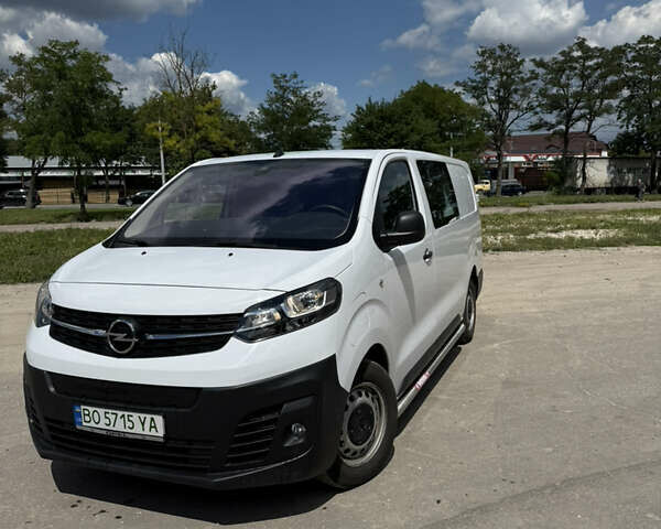 Белый Опель Vivaro-e, объемом двигателя 0 л и пробегом 17 тыс. км за 23500 $, фото 1 на Automoto.ua