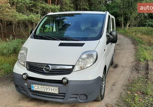 Білий Опель Vivaro-e, об'ємом двигуна 2 л та пробігом 290 тис. км за 12000 $, фото 1 на Automoto.ua