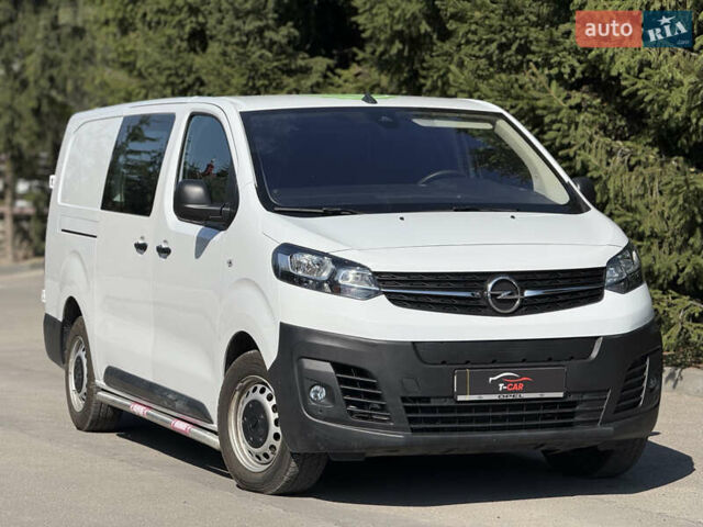 Белый Опель Vivaro-e, объемом двигателя 0 л и пробегом 17 тыс. км за 23900 $, фото 1 на Automoto.ua