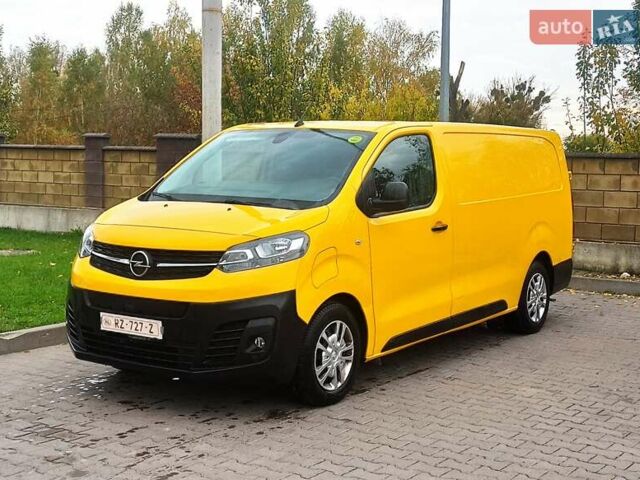 Желтый Опель Vivaro-e, объемом двигателя 0 л и пробегом 104 тыс. км за 15800 $, фото 1 на Automoto.ua