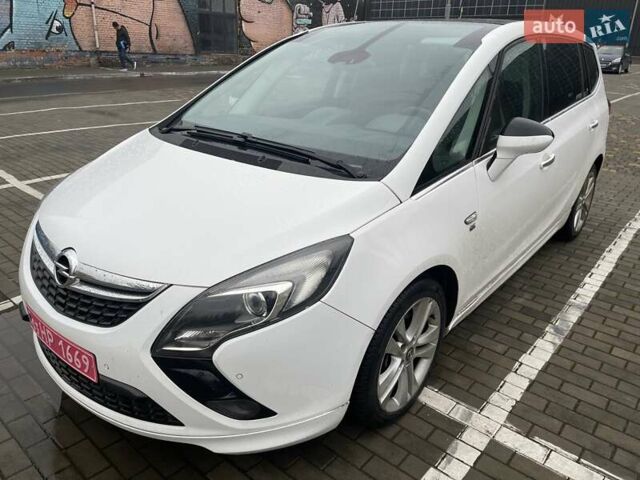 Белый Опель Zafira Tourer, объемом двигателя 2 л и пробегом 187 тыс. км за 9850 $, фото 1 на Automoto.ua