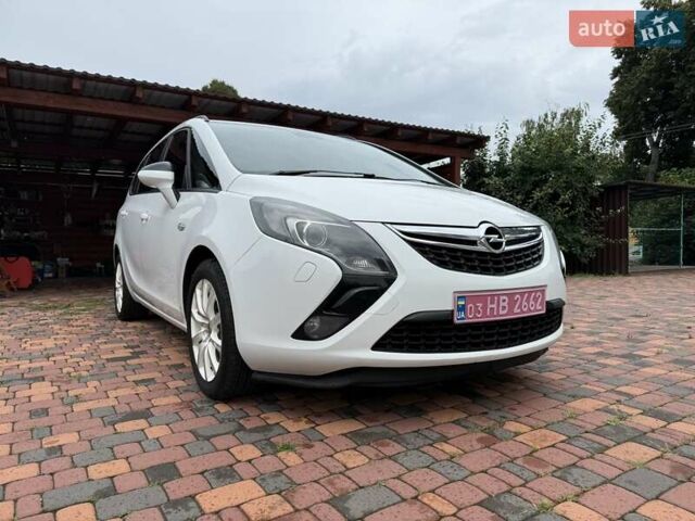 Белый Опель Zafira Tourer, объемом двигателя 2 л и пробегом 263 тыс. км за 9399 $, фото 1 на Automoto.ua