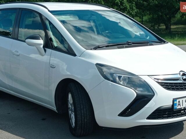 Белый Опель Zafira Tourer, объемом двигателя 2 л и пробегом 310 тыс. км за 8300 $, фото 1 на Automoto.ua