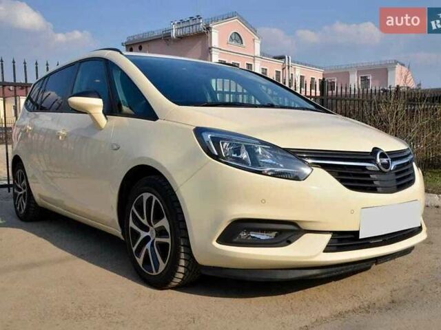 Бежевый Опель Zafira Tourer, объемом двигателя 1.4 л и пробегом 200 тыс. км за 12000 $, фото 1 на Automoto.ua