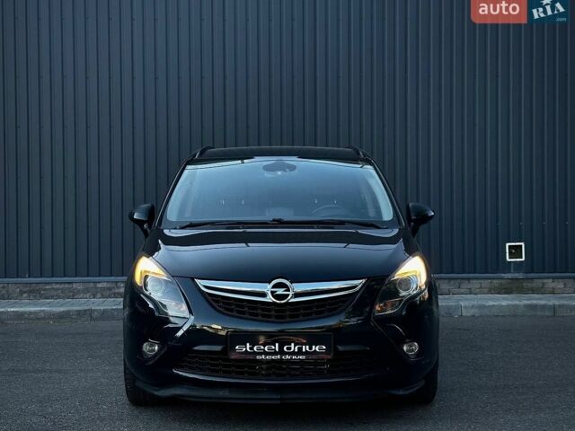 Черный Опель Zafira Tourer, объемом двигателя 2 л и пробегом 286 тыс. км за 9599 $, фото 1 на Automoto.ua
