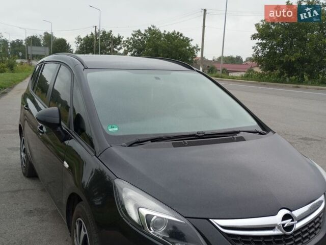 Черный Опель Zafira Tourer, объемом двигателя 1.96 л и пробегом 186 тыс. км за 11800 $, фото 1 на Automoto.ua
