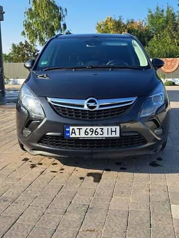 Черный Опель Zafira Tourer, объемом двигателя 1.96 л и пробегом 260 тыс. км за 10700 $, фото 1 на Automoto.ua