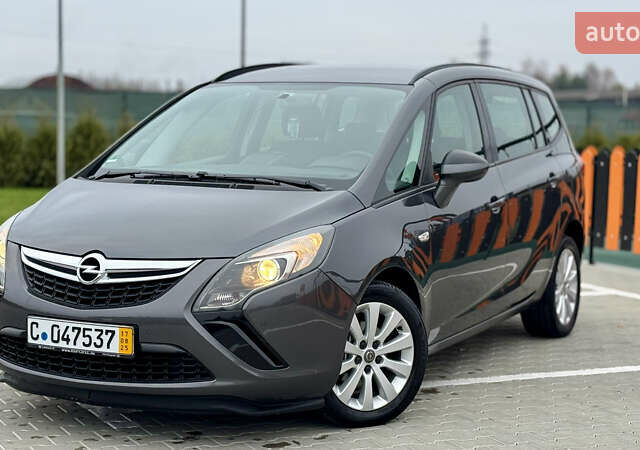 Коричневый Опель Zafira Tourer, объемом двигателя 1.6 л и пробегом 189 тыс. км за 9150 $, фото 1 на Automoto.ua