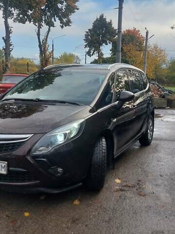 Коричневый Опель Zafira Tourer, объемом двигателя 1.6 л и пробегом 316 тыс. км за 11000 $, фото 1 на Automoto.ua