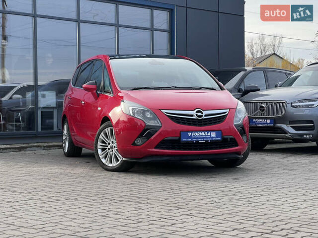 Красный Опель Zafira Tourer, объемом двигателя 2 л и пробегом 199 тыс. км за 10490 $, фото 1 на Automoto.ua