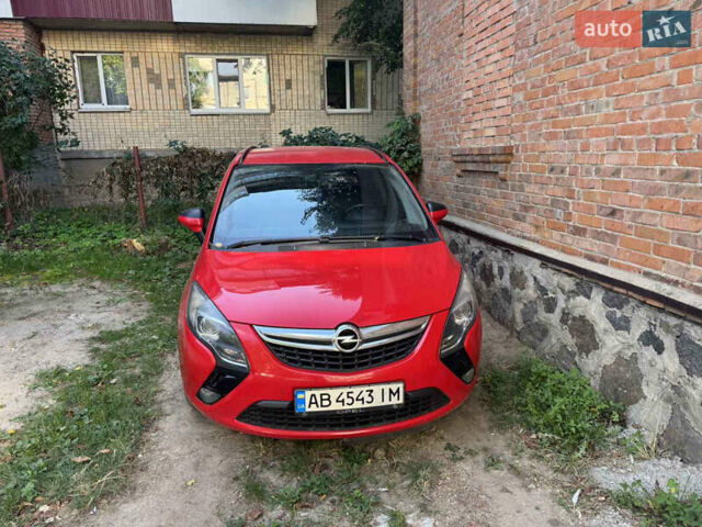 Красный Опель Zafira Tourer, объемом двигателя 2 л и пробегом 220 тыс. км за 10500 $, фото 1 на Automoto.ua