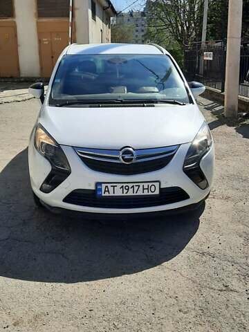 Опель Zafira Tourer, объемом двигателя 1.96 л и пробегом 206 тыс. км за 9800 $, фото 1 на Automoto.ua