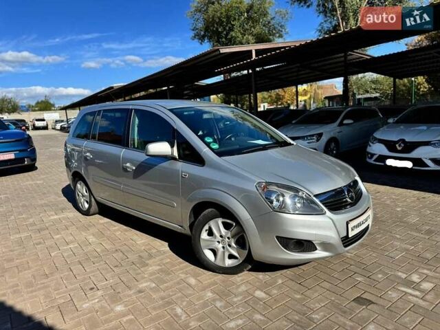 Серый Опель Zafira Tourer, объемом двигателя 1.6 л и пробегом 204 тыс. км за 7400 $, фото 1 на Automoto.ua
