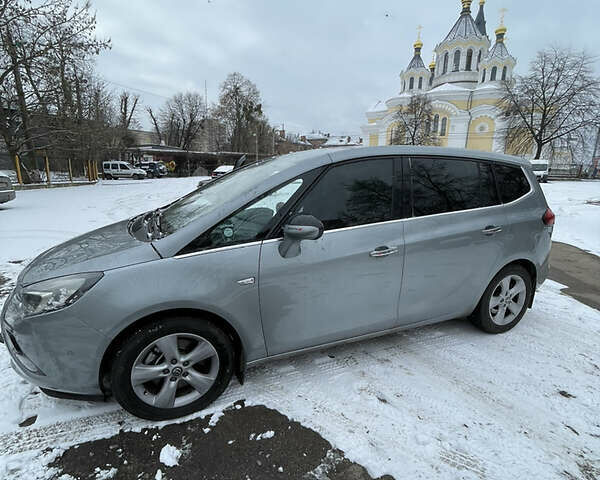 Серый Опель Zafira Tourer, объемом двигателя 2 л и пробегом 290 тыс. км за 8500 $, фото 1 на Automoto.ua